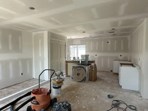 124 Lincoln ST, Oakland City, IN 47660