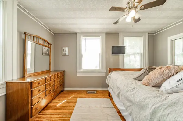 5943 N Wilbur Wright RD, Mooreland, IN 47360