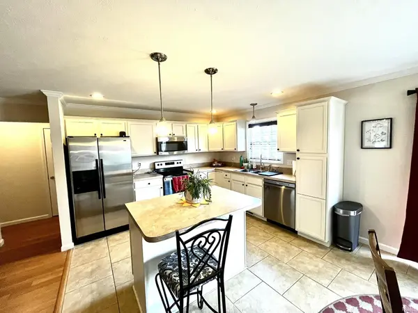 1954 Saint Lucia DR, Newburgh, IN 47630