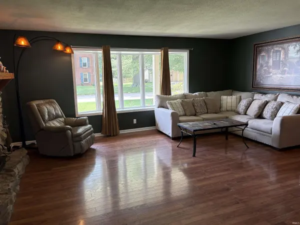 9844 Powers DR, Newburgh, IN 47630