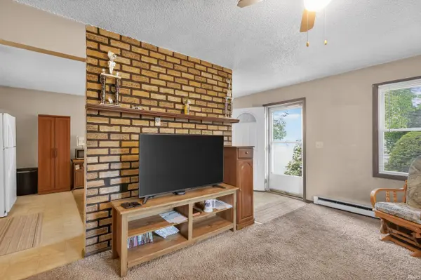 304 S Wayne ST, Flora, IN 46929