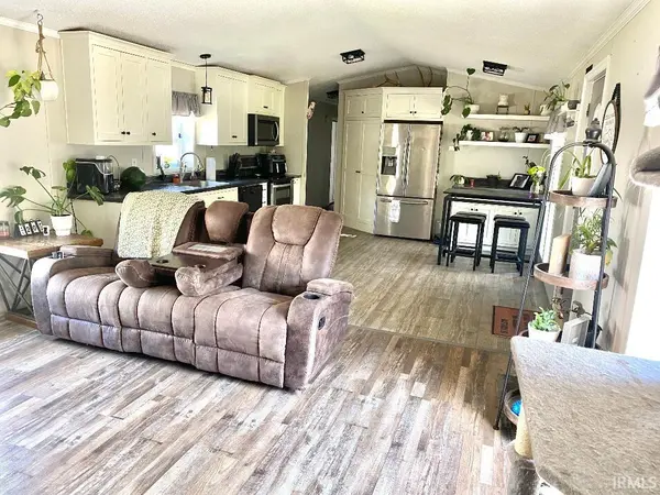 684 N Fox LN, Switz City, IN 47465