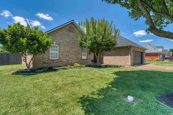 123 Alexandria DR, Newburgh, IN 47630