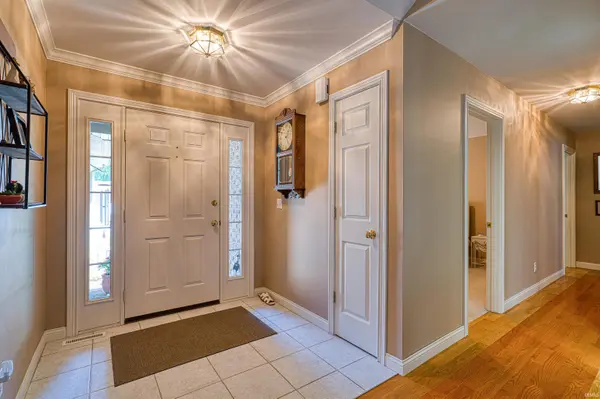 123 Alexandria DR, Newburgh, IN 47630
