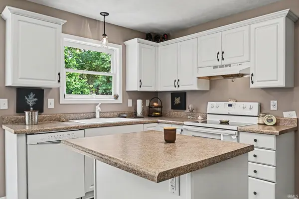 51141 Sussex Point DR, Granger, IN 46530-6876