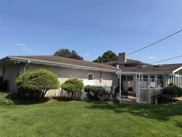 56727 Meadowood DR, Elkhart, IN 46516-5840
