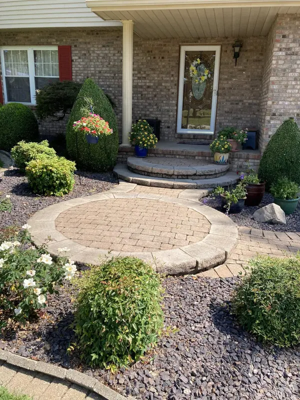 5635 Oak Ridge DR, Evansville, IN 47711