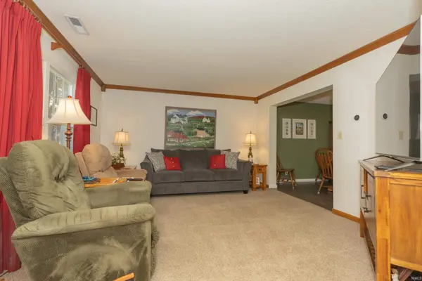 5635 Oak Ridge DR, Evansville, IN 47711