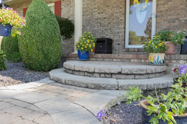 5635 Oak Ridge DR, Evansville, IN 47711