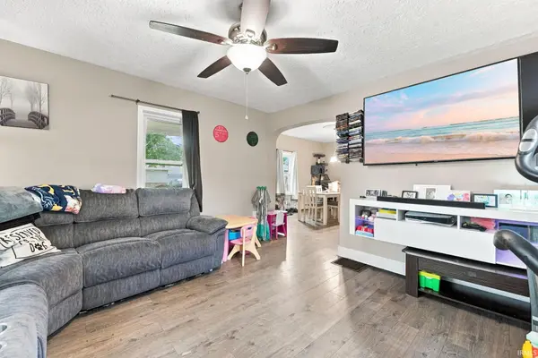 1002 S Van Buren ST, Auburn, IN 46706
