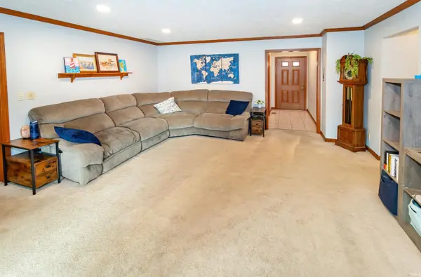 1434 Sandalwood CT, Evansville, IN 47720