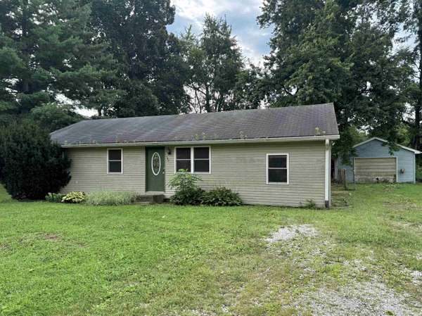 102 E Davidson ST, Staunton, IN 47881