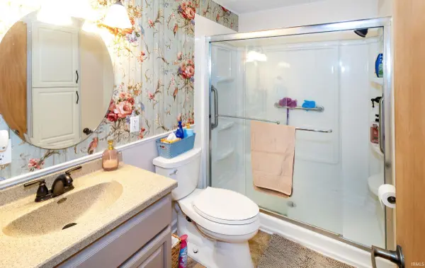 31 W Bujey DR, Evansville, IN 47710
