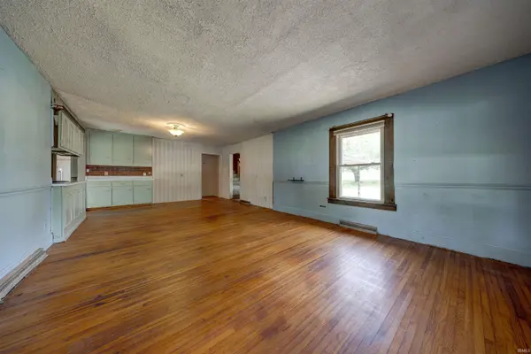 210 S East ST, Oakland City, IN 47660