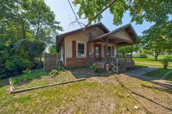 210 S East ST, Oakland City, IN 47660