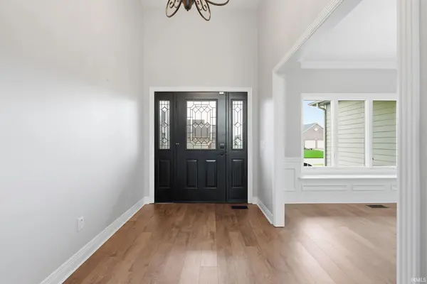 8609 Greyhawk DR, Fort Wayne, IN 46835-9685