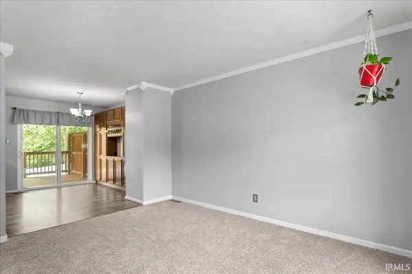6899 Pleasant Valley CT, Newburgh, IN 47630