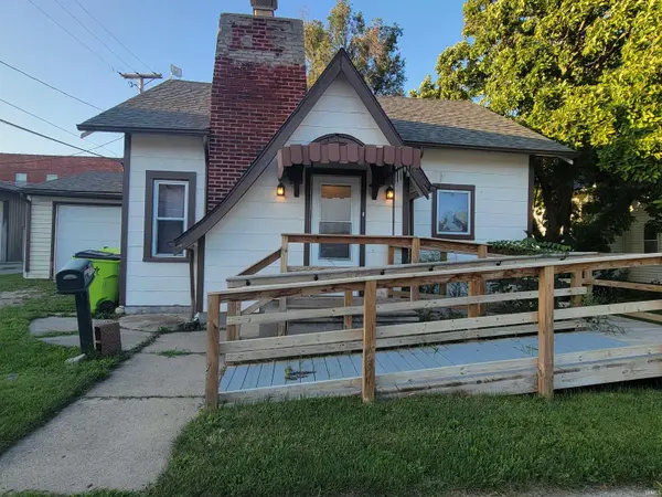109 E Oak ST, Butler, IN 46721-1449
