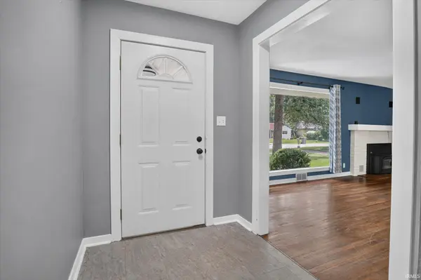 227 Devonshire DR, South Bend, IN 46615-3105