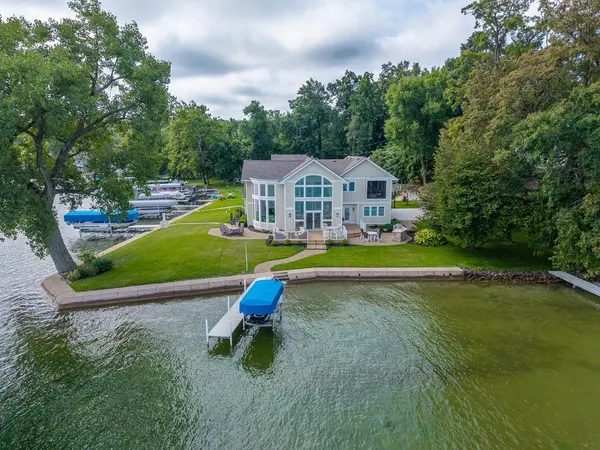 260 Lane 160 Crooked Lk ***, Angola, IN 46703