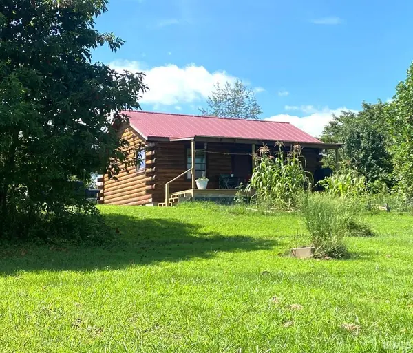 1757 S Walnut Grove RD, Bloomfield, IN 47424