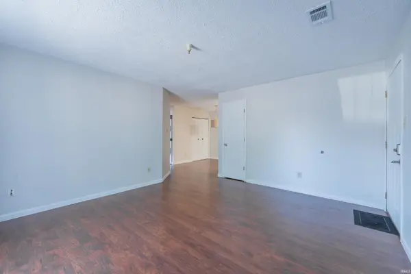 3200 E John Hinkle PL #1, Bloomington, IN 47408-2628