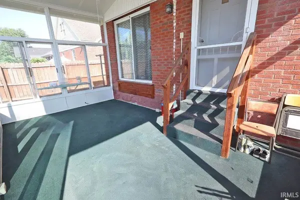 2027 Vogel RD, Evansville, IN 47711