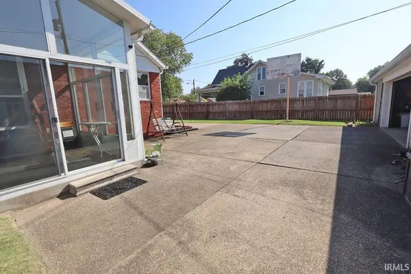 2027 Vogel RD, Evansville, IN 47711