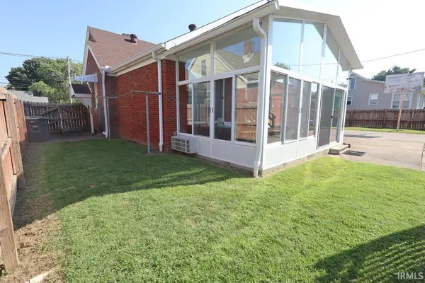 2027 Vogel RD, Evansville, IN 47711