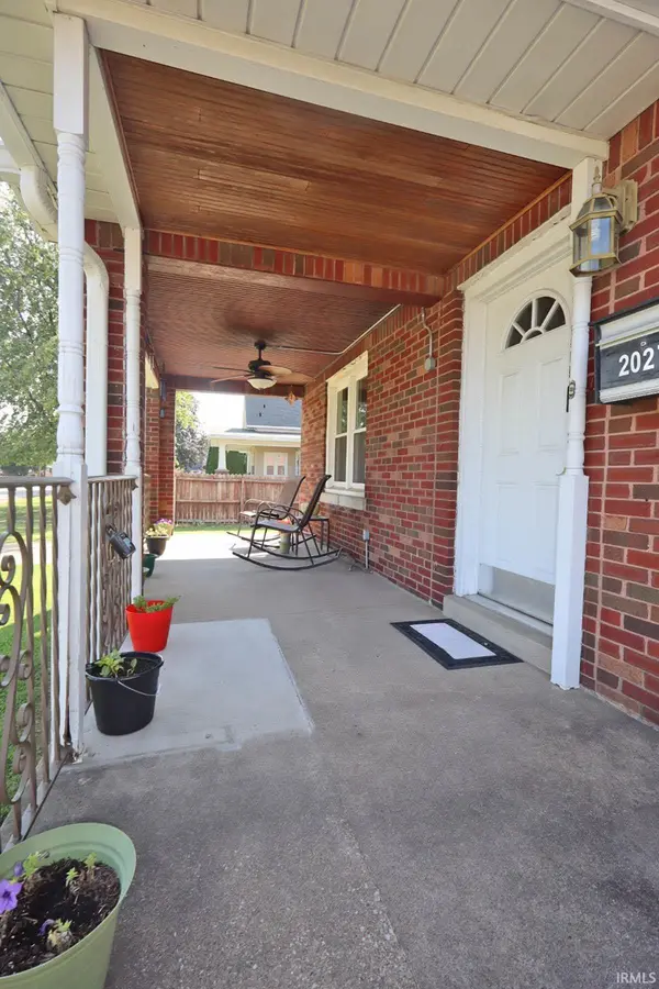 2027 Vogel RD, Evansville, IN 47711