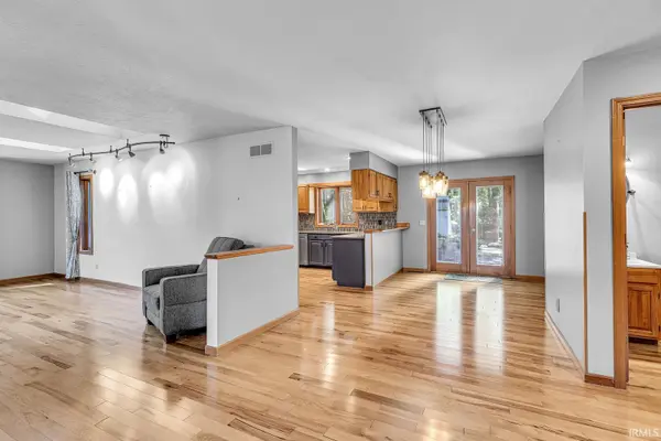 22616 Lake Shore DR, Elkhart, IN 46514