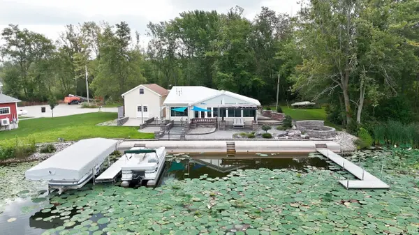 274 W Waldron Lake DR, Wawaka, IN 46794-9618