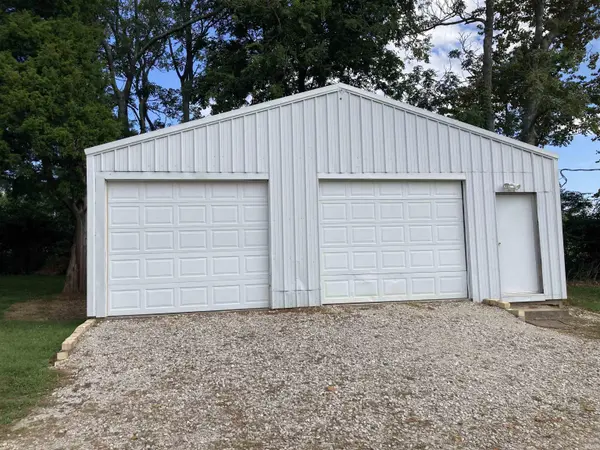 2052 N State Road 61 RD, Petersburg, IN 47567