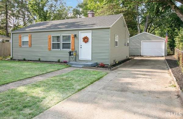 1320 Eastbrook DR, South Bend, IN 46616