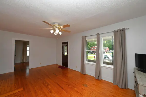 803 E Lake ST, Knox, IN 46534-1344