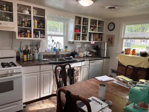 1801 S Oakdale DR, Yorktown, IN 47396