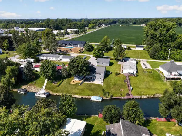 28 Ems W28 LN, North Webster, IN 46555-9744