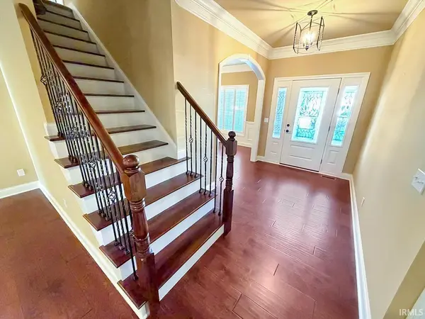 8330 Pelican Pointe DR, Evansville, IN 47725