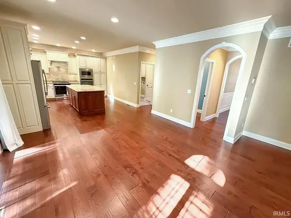 8330 Pelican Pointe DR, Evansville, IN 47725
