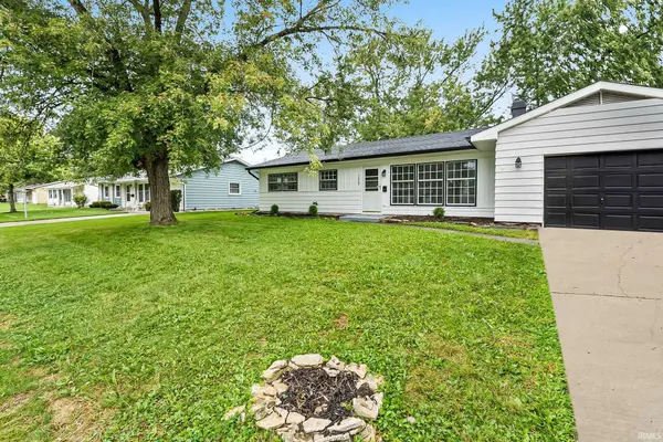 7520 Kingsway DR, Fort Wayne, IN 46819-1721