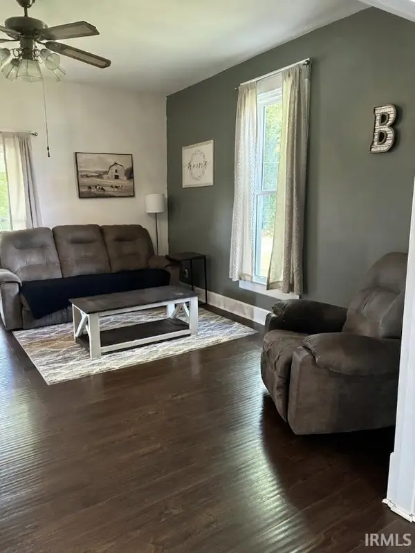 153 W 300 S RD, Washington, IN 47501