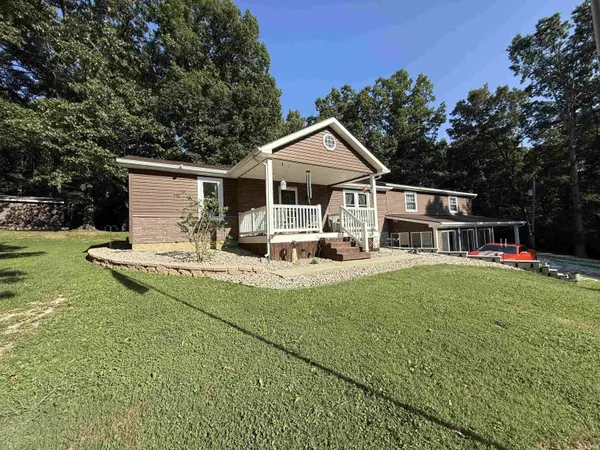 200 Woodhill LN, Mitchell, IN 47446