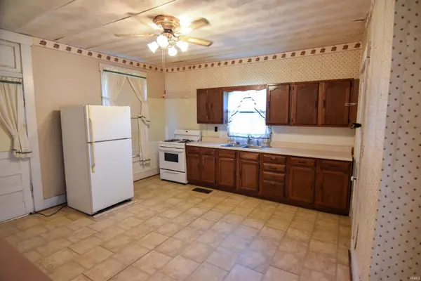 402 S Lincoln AVE, Rockport, IN 47635