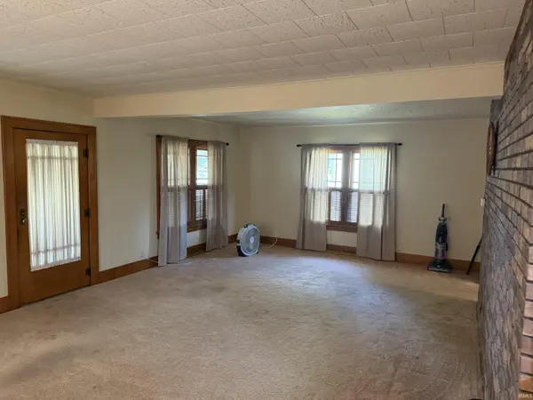 1218 N Michigan ST, Plymouth, IN 46563