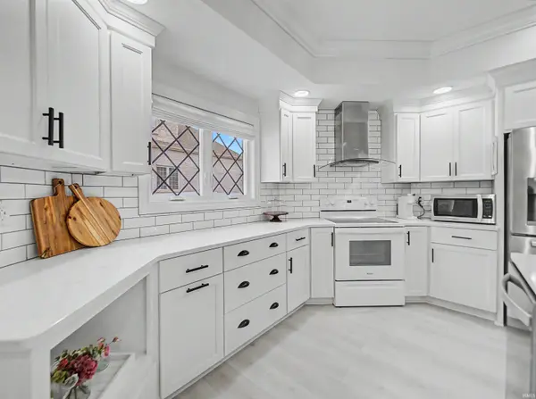 8250 Pelican Pointe, Evansville, IN 47725