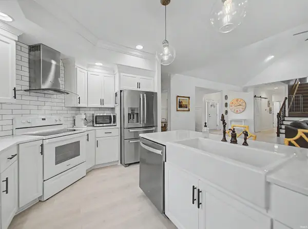 8250 Pelican Pointe, Evansville, IN 47725