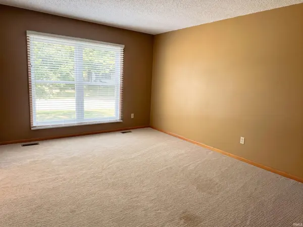 2919 Squire LN, Evansville, IN 47715