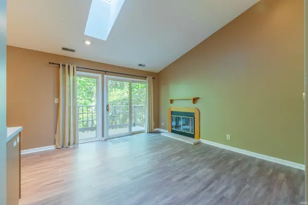 9245 S Pointe Retreat DR, Bloomington, IN 47401-8484