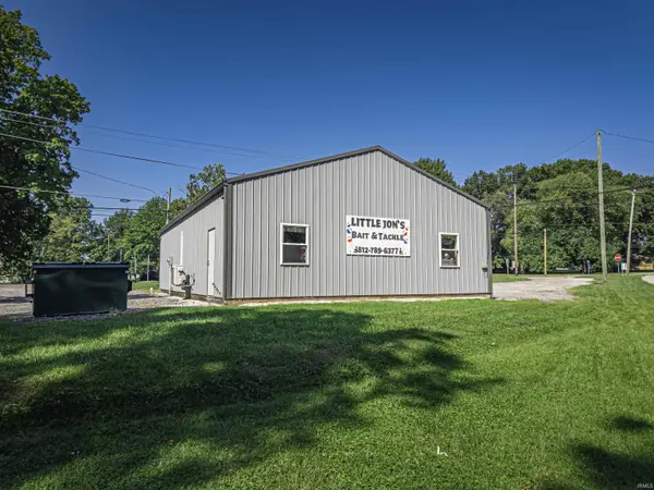 711 N Seventh ST, Petersburg, IN 47567