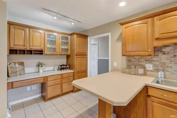 2538 Woods DR, Wadesville, IN 47638